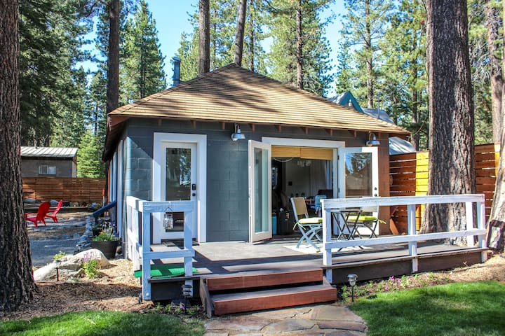 Hip Modern Cottage of Amazingness