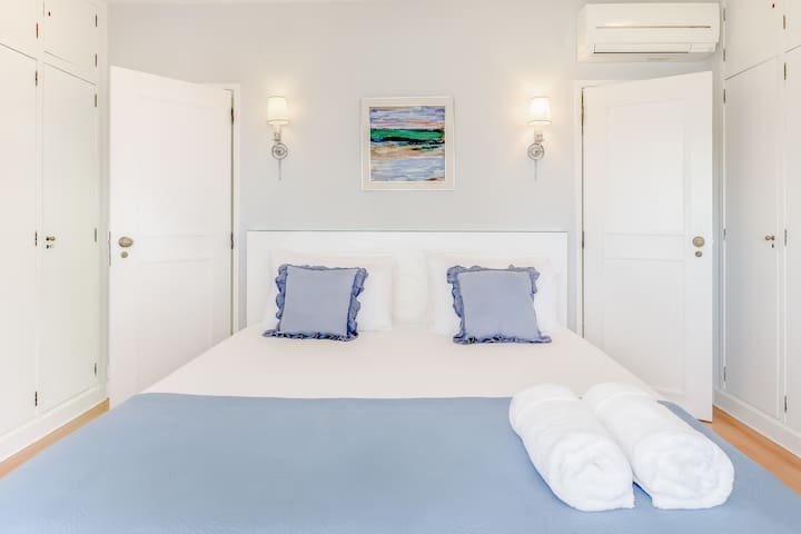 House with Magnificent Sea View and Heated Pool gallery image 2