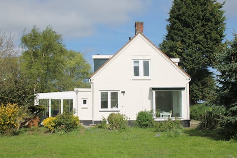 Top performing Airbnb: Farmhouse in Zeeland countryside (family home) in Wijk 01 Colijnsplaat