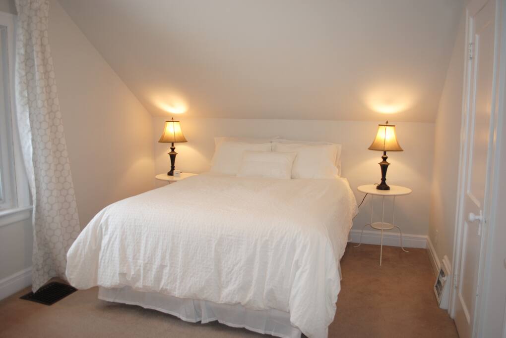 Pillow Top Queen Size Bed. Duvet for long term stays.