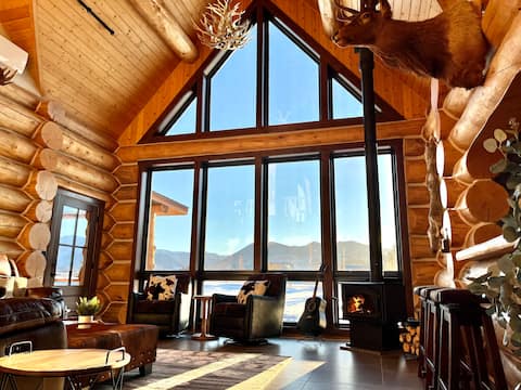 Beartooth Lodge, Mountain View! Custom Log Home