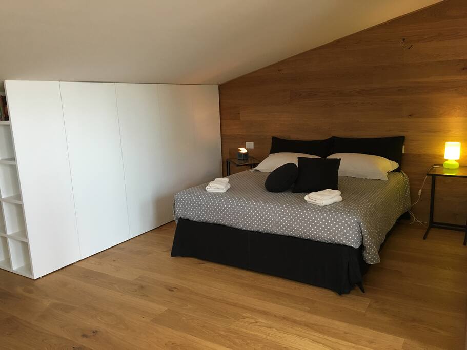 Zona letto matrimoniale
