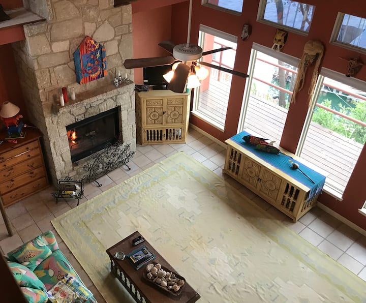 Lake Medina Waterfront Villa - Lake Medina Highlands, TX