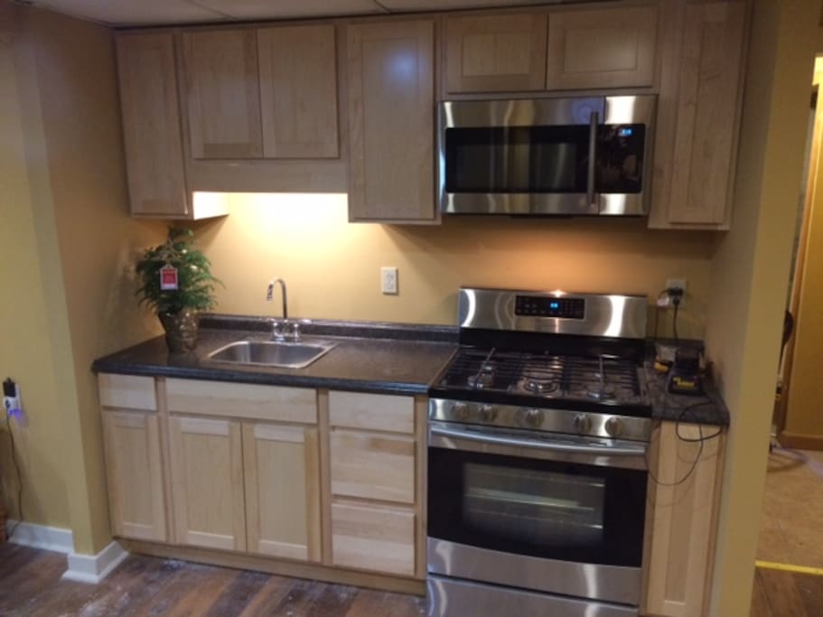 Maple cabinets and gas stove