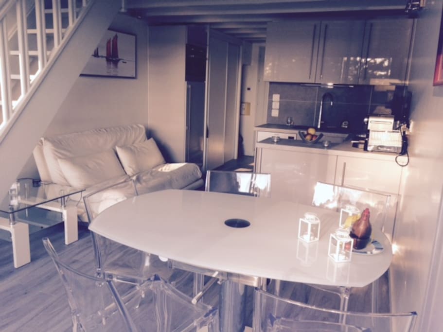 Séjour clair et confortable