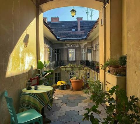 Tiny studio in the heart of Budapest (with AC)