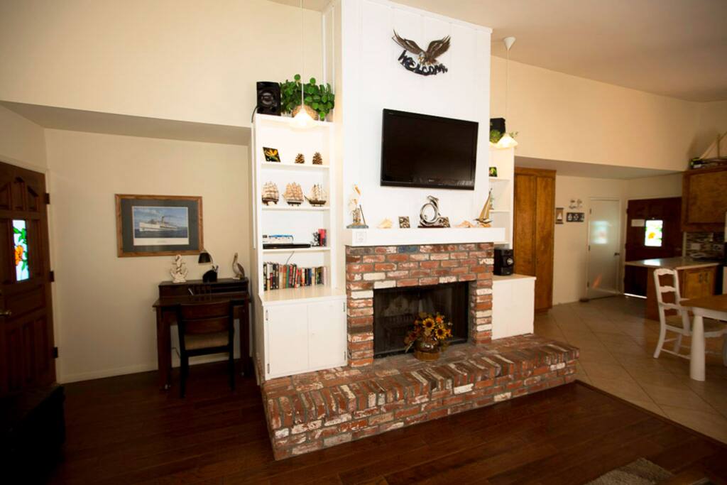 3-Living-Room-to-Kitchen