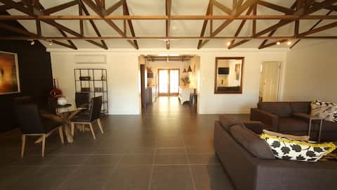 Irongate Studio Bed & Breakfast - Mintaro