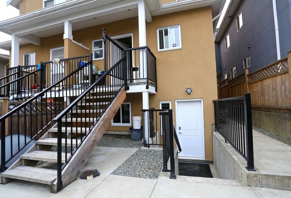 Rear door entrance