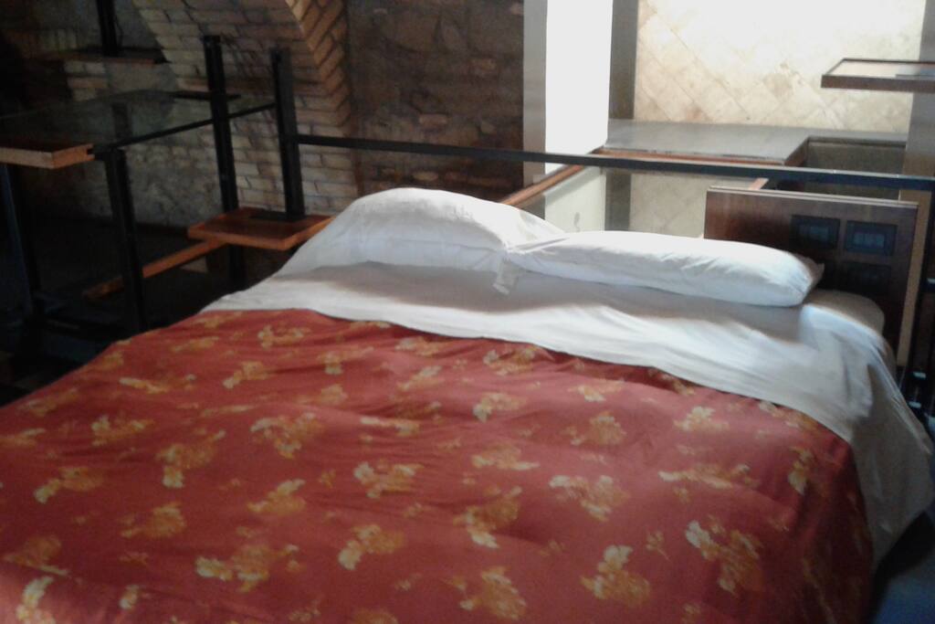 Il letto matrimoniale in soppalco
