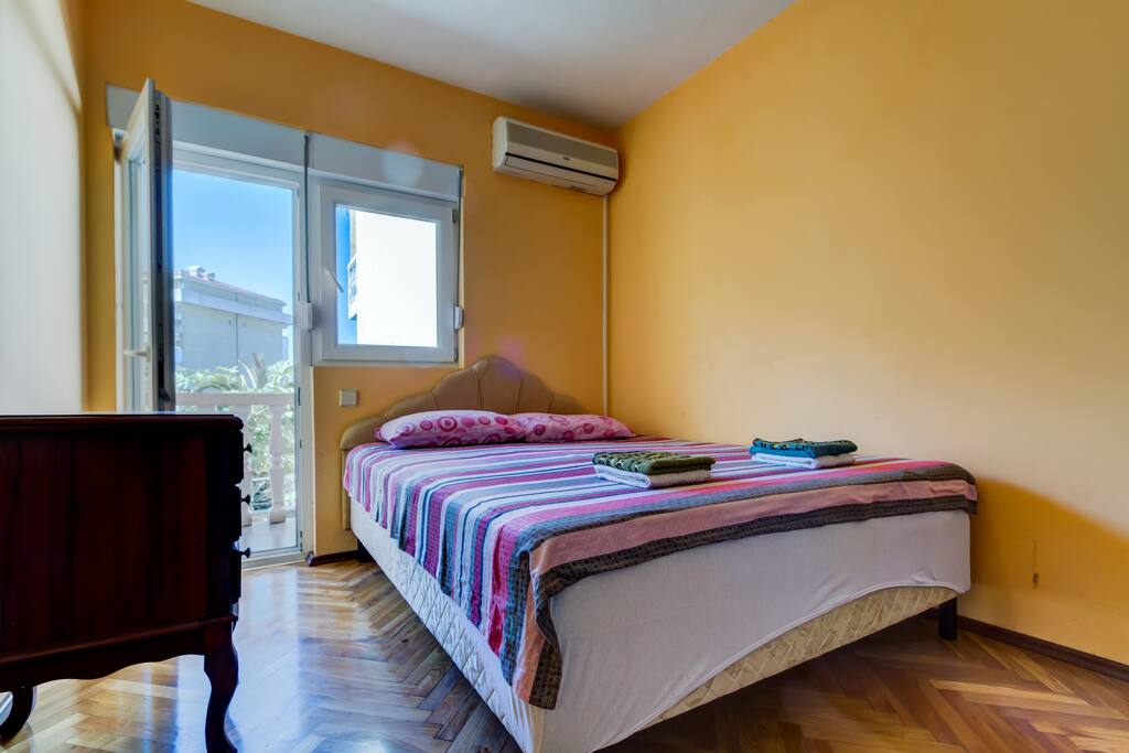 Bedroom, double bed, balkony