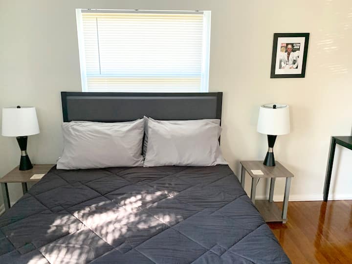 Kitanda cha ukubwa wa chumba cha kulala