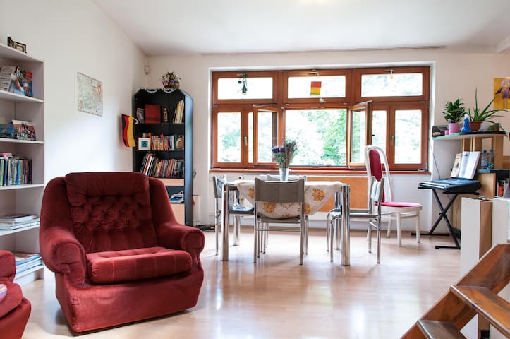 3 BEDROOM FAMILY APARTMENT NEAR CITY CENTRE gallery image 2