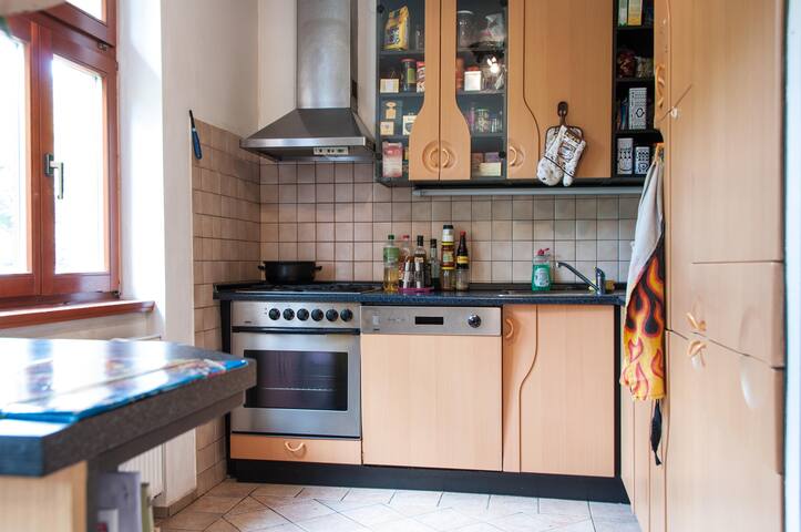 3 BEDROOM FAMILY APARTMENT NEAR CITY CENTRE gallery image 3