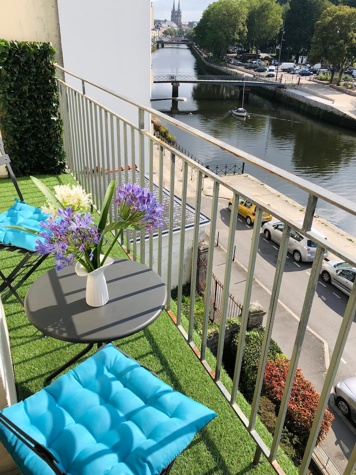 Pleasant apartment, odet view and cathedral