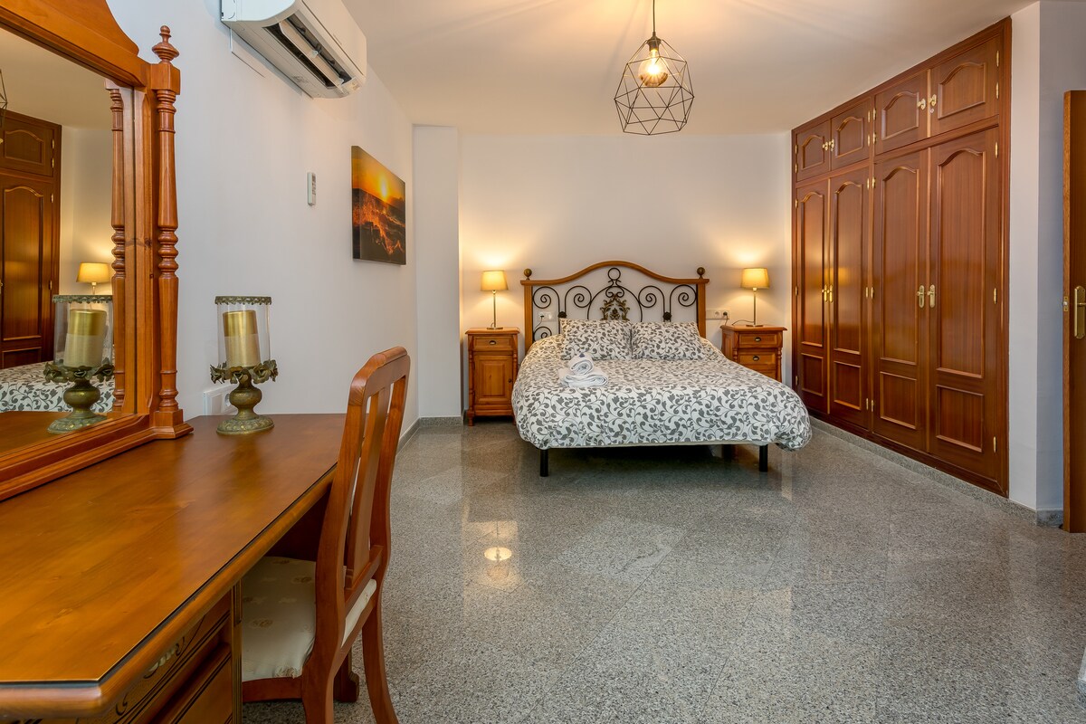 Главни спални и бюро