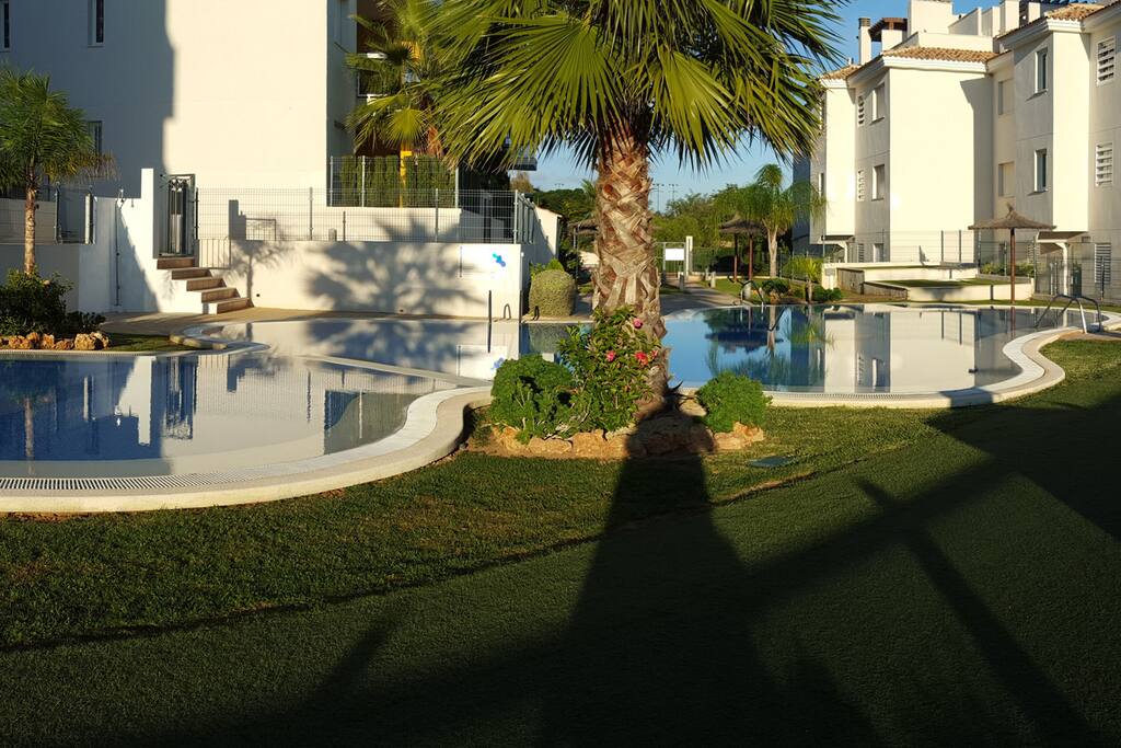 Zona Comunitaria con Jardín y con Piscina