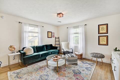 Historic CoHo Neighborhood Carriage House