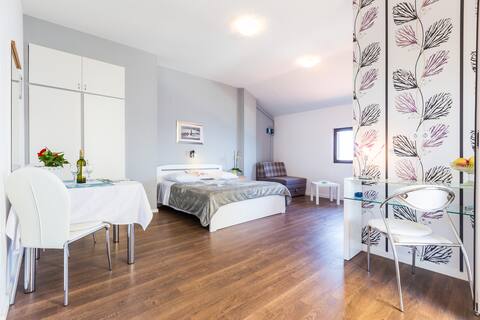 Successful Airbnb property: Studio by the beach, with sea-view in Petrčane