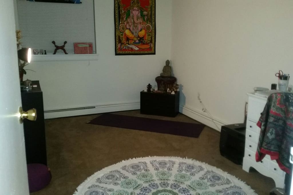 Our guest rooom. Air mattress, sheets, comforter and pillows provided when you come.