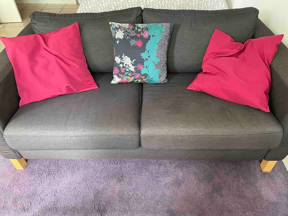 Popular Airbnb listing: Bayeux direct view of the Cathedral on the Parvis in Bayeux