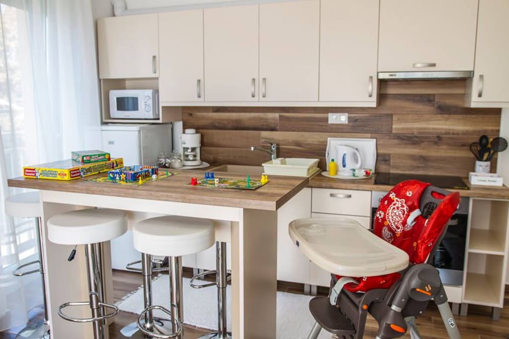 Gyermekek részére utazóágyat, etetőszéket, baba fürdetőkádat, wc-szűkítőt és bilit is biztosítunk-Aqualiget-Apartmanház
