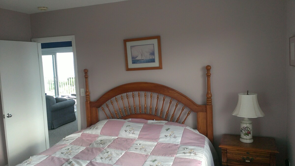 Spálňa 1. Veľká manželská posteľ. 