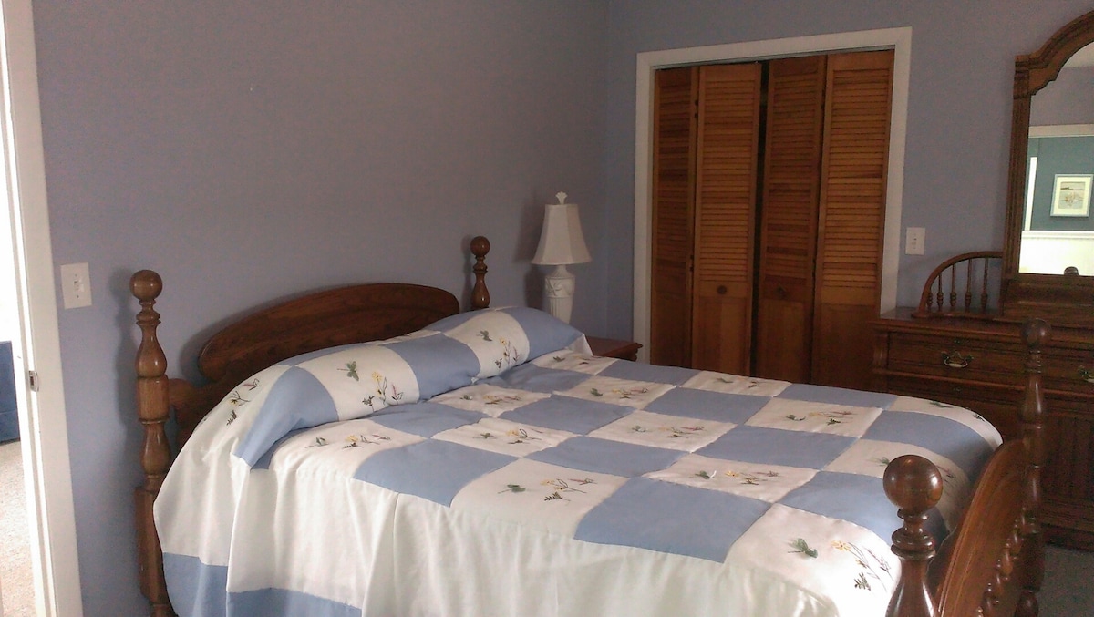 Spálňa 2. Menšia manželská posteľ. 