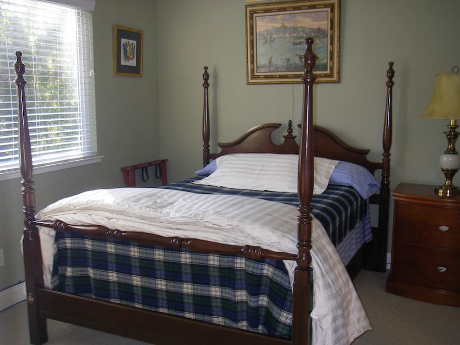 Airbnb Private Guest Bed 'N Bath near Downtown