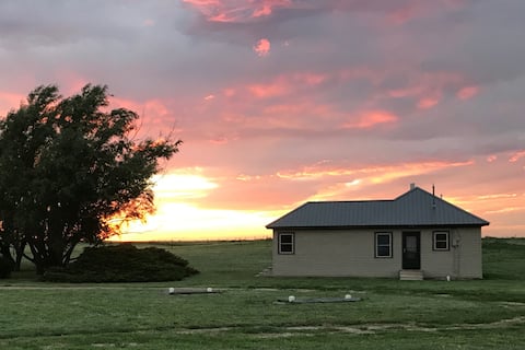 The Bunk House-Ranch stay with wide open spaces!