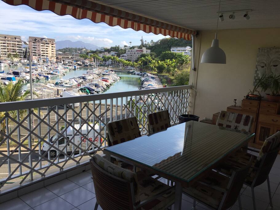 Belle Terrasse 20m2 pour un apéritif coucher de soleil
A perfect and comfy spot for your sunset drink!