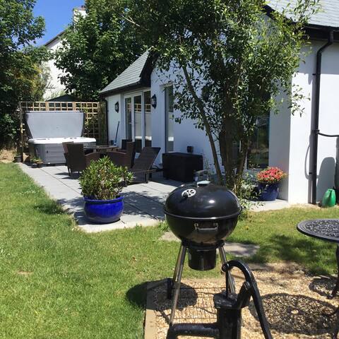 'Bramble Cottage' bungalow with optional hot tub