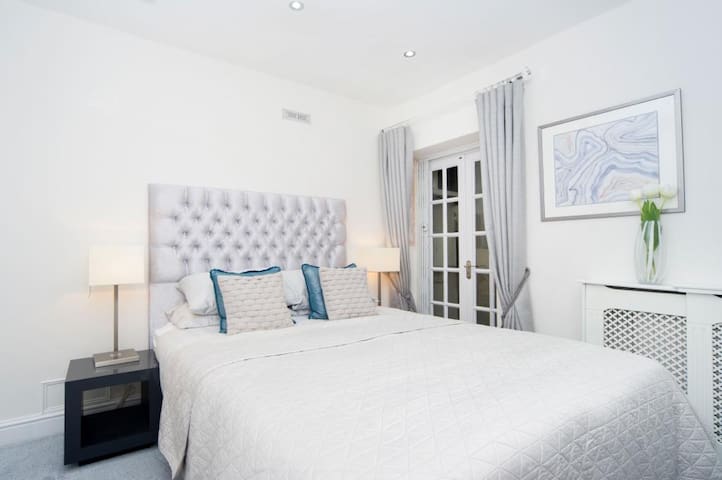 Stylish and Modern 2 Bed 2 Bath in Marylebone