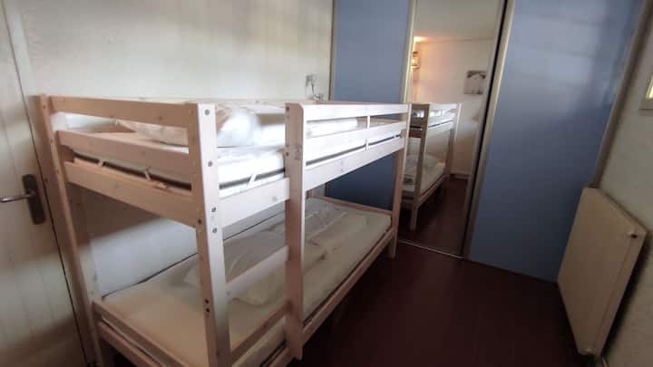Chambre "enfants"/ "Chumba cha kulala cha watoto"