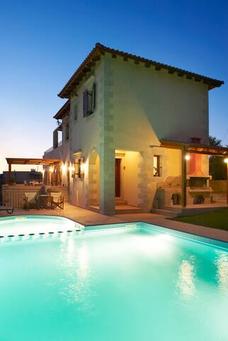 Luxurious Stone Villa Patriko , kaliviani, Crete gallery image 4