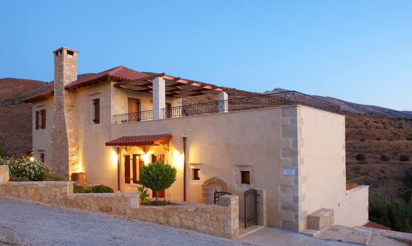 Luxurious Stone Villa Patriko , kaliviani, Crete gallery image 5
