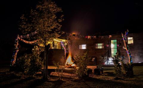Amazing Animal Adventure Cabin