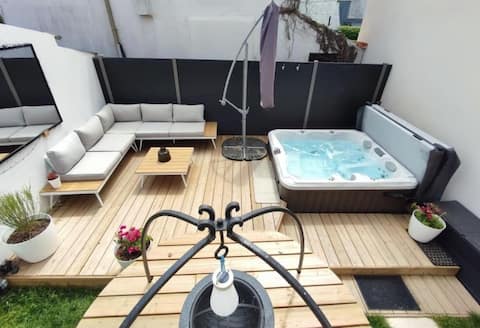 Top performing Airbnb: Romantic cottage with spa at Nantes in Nantes Erdre