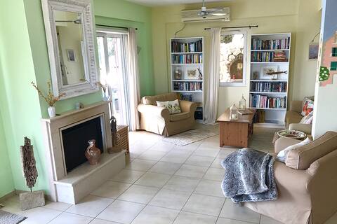 Popular Airbnb listing: Stunning villa + pool & breathtaking sea views in Δήμος Λευκάδας