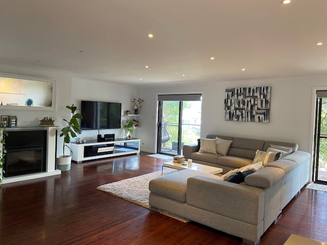 Retreat By The Lake & Beach.