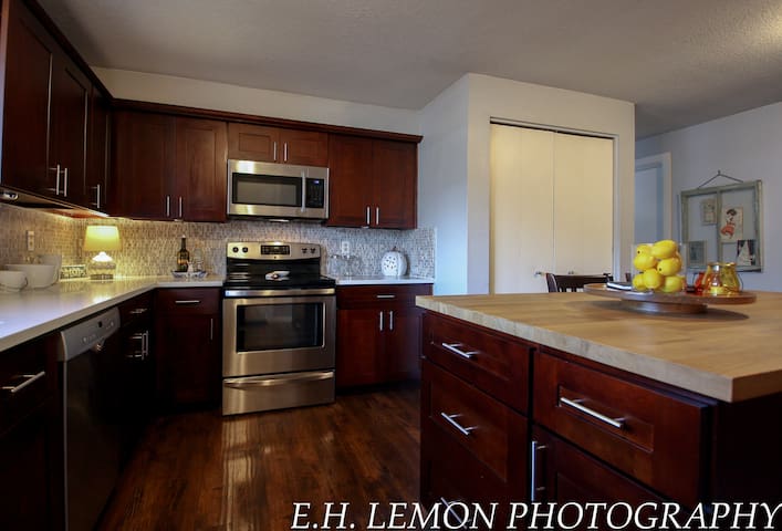 Hillsboro 1 Bedroom Duplex-Beautifully decorated!