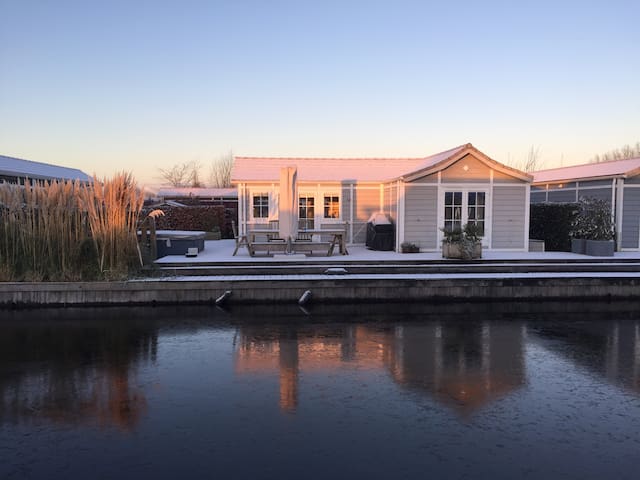 Chalet next to the Lake with boat