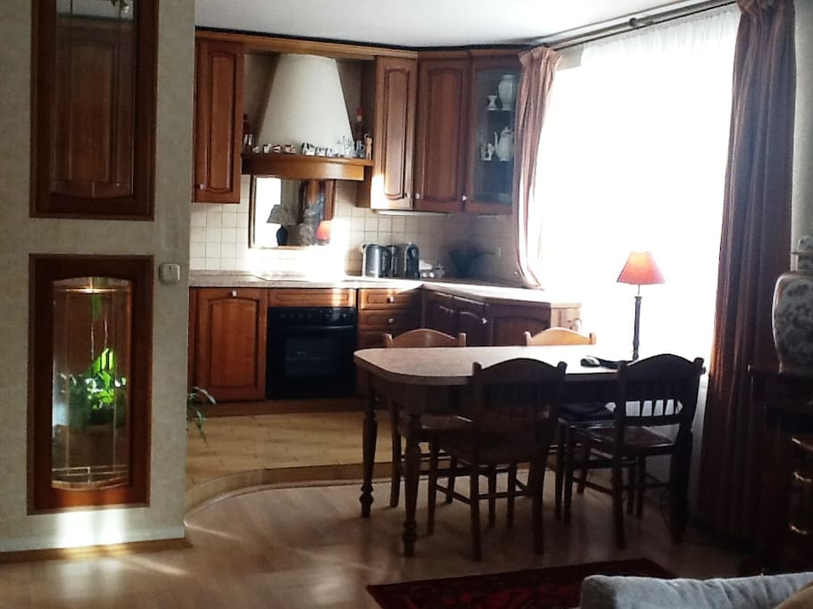 kitchen- dining table, 5 chairs