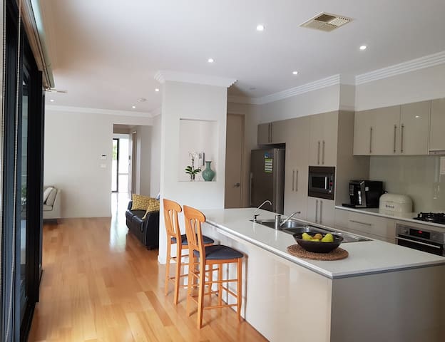 @@@ Luxury queen room with private bathroom @Jess'