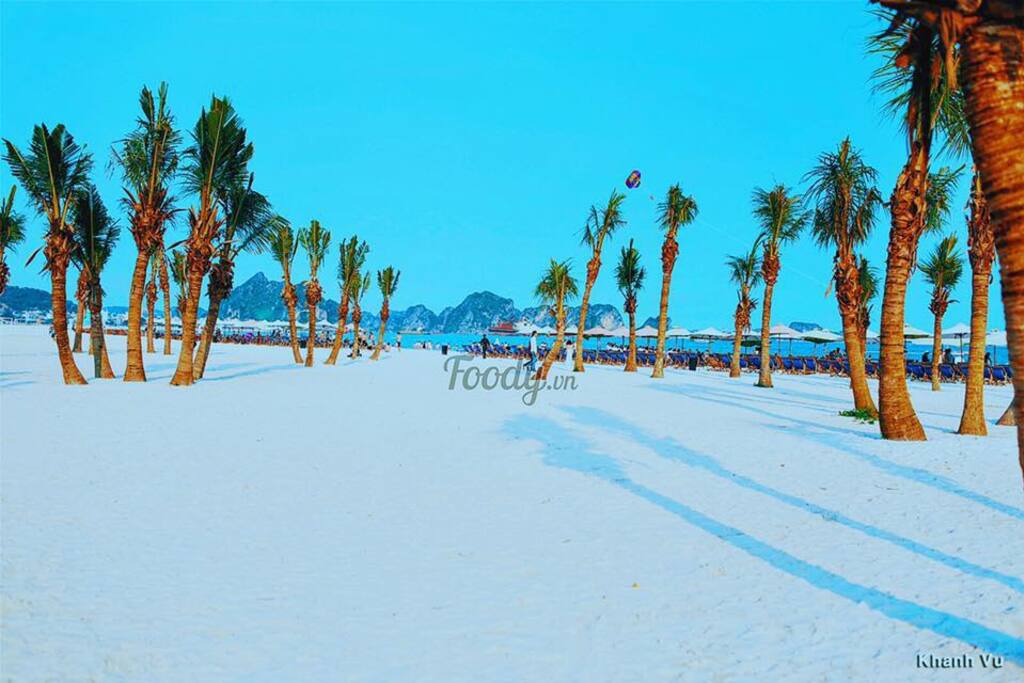 3 minutes walk to the beach