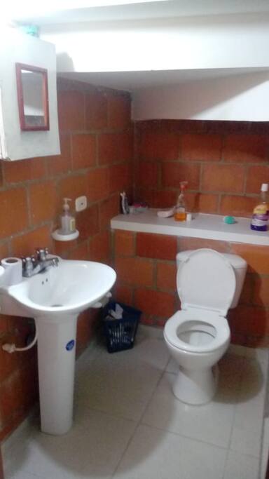Baño común con agua caliente
