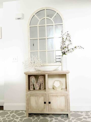 Newport/Middletown Beach House .3 mi to beach! gallery image 5