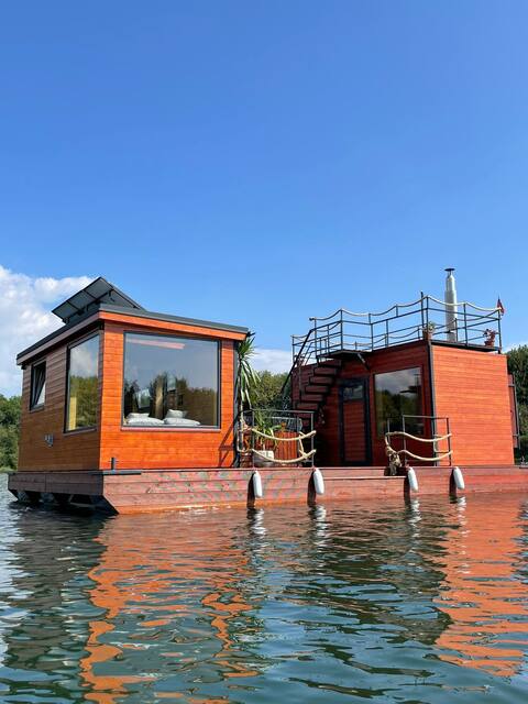 AquaChill Wellness Houseboat & Sauna