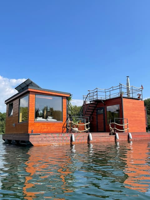 AquaChill Wellness Houseboat & Sauna