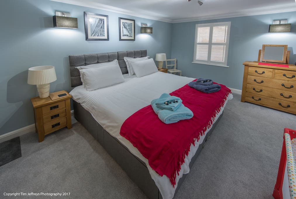 Master Super King size bedroom with ensuite shower room